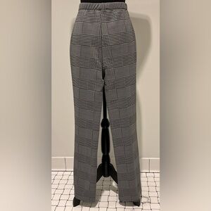 Forever 21 Women’ Houndstooth Pants
Size Large